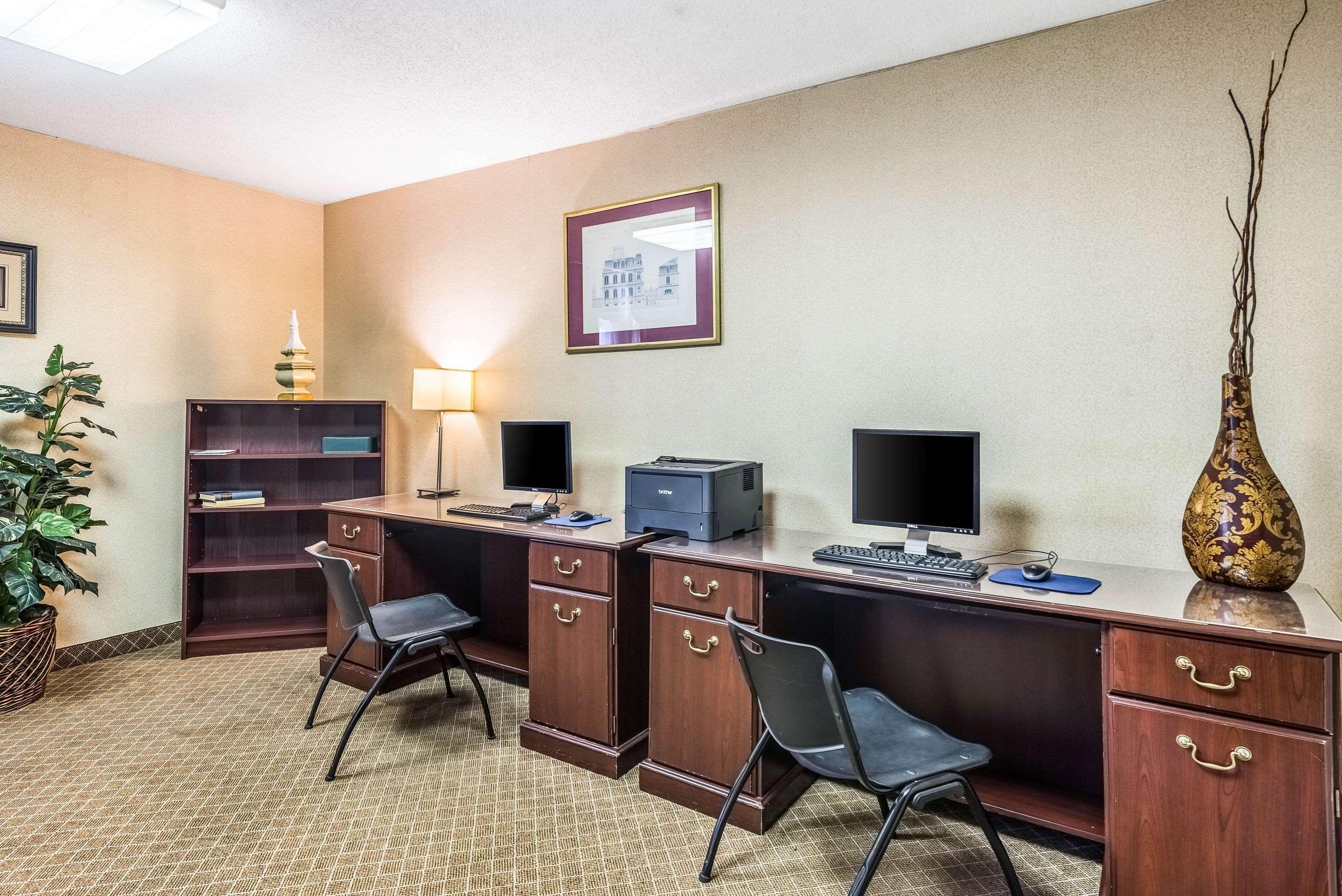 Clarion Hotel Cincinnati North Sharonville Exterior photo