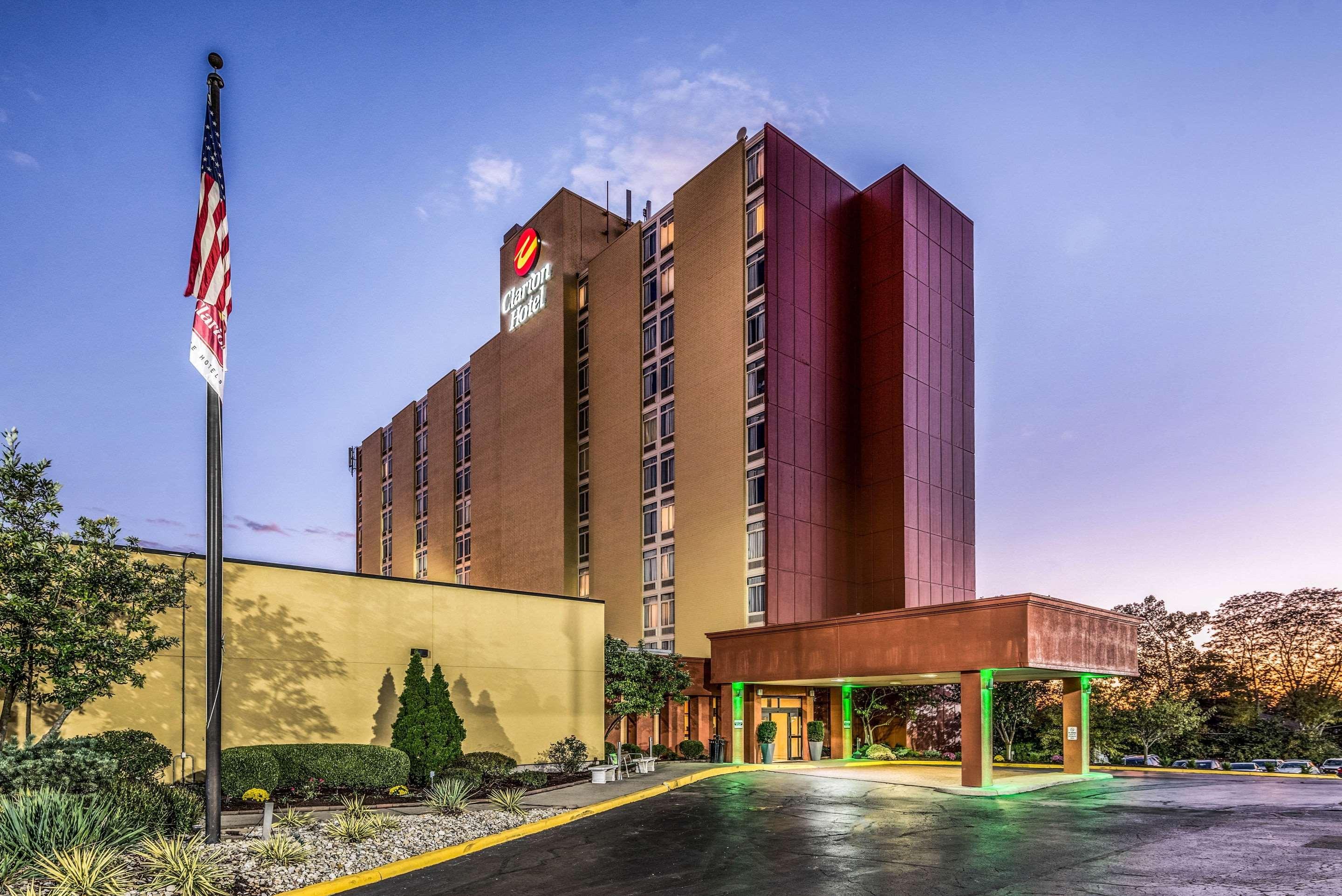 Clarion Hotel Cincinnati North Sharonville Exterior photo