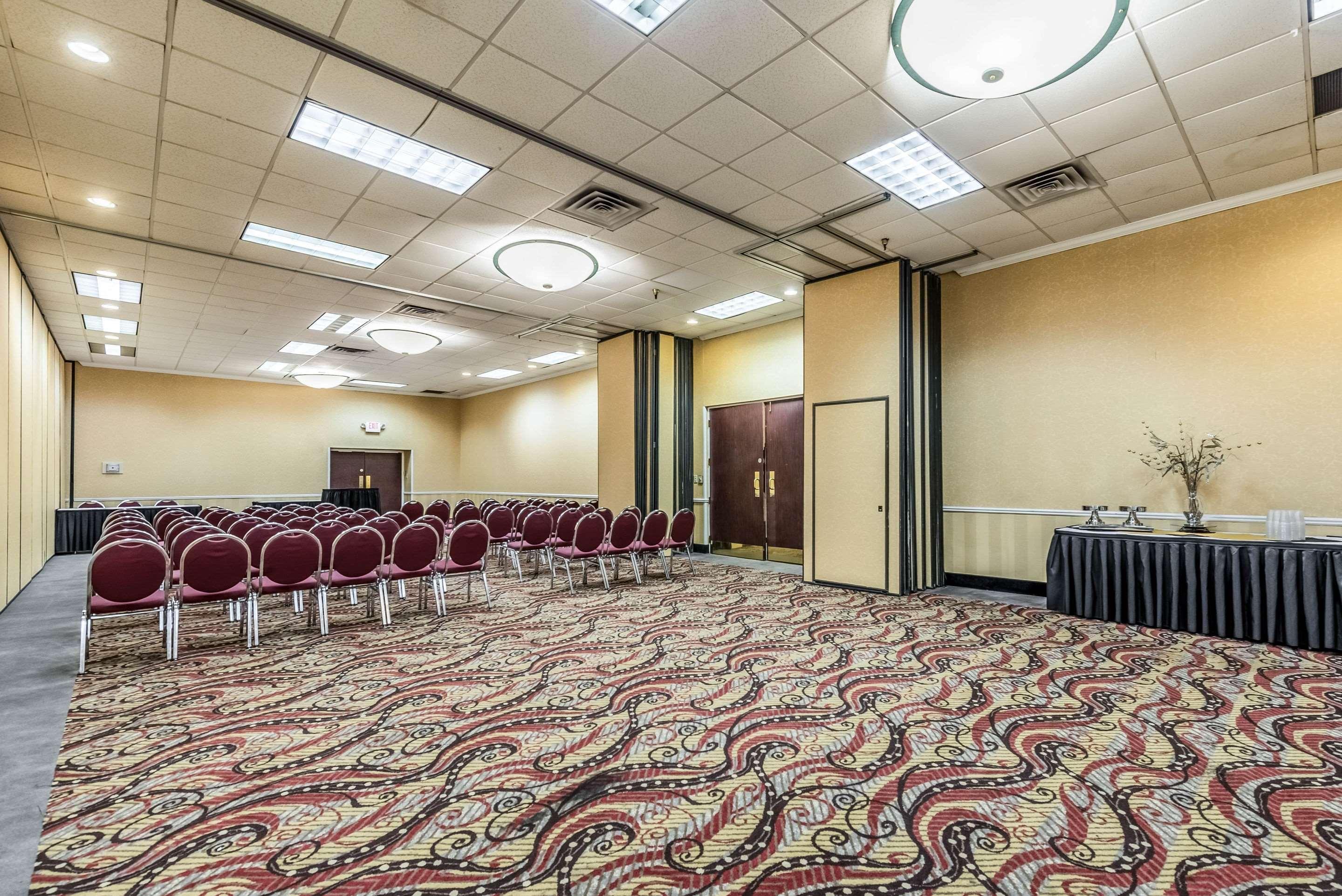 Clarion Hotel Cincinnati North Sharonville Exterior photo