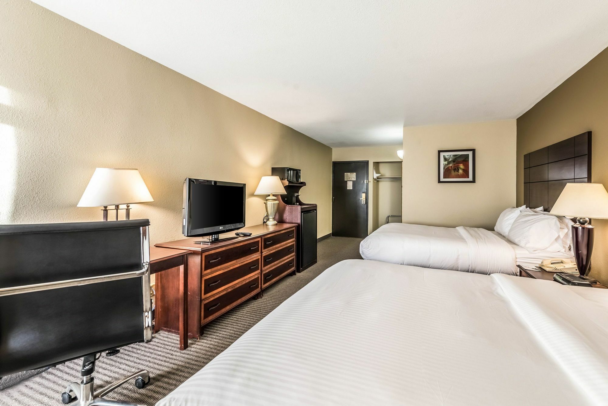 Clarion Hotel Cincinnati North Sharonville Exterior photo