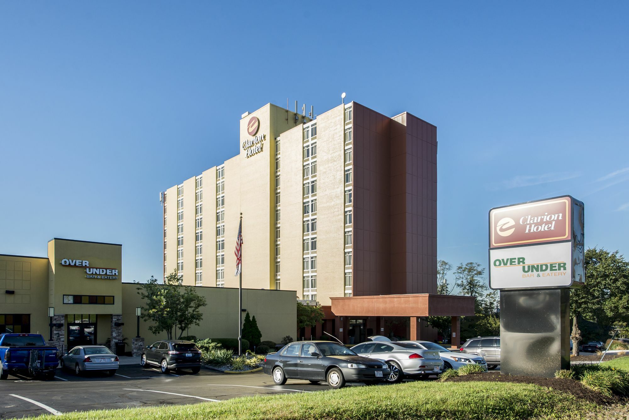 Clarion Hotel Cincinnati North Sharonville Exterior photo