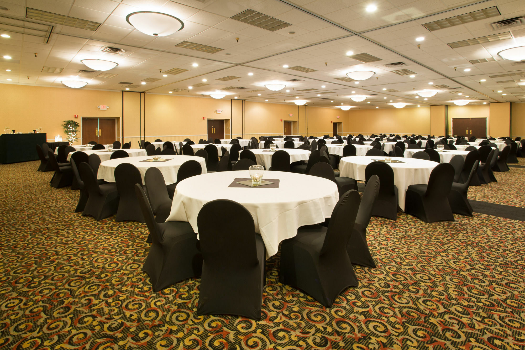 Clarion Hotel Cincinnati North Sharonville Exterior photo