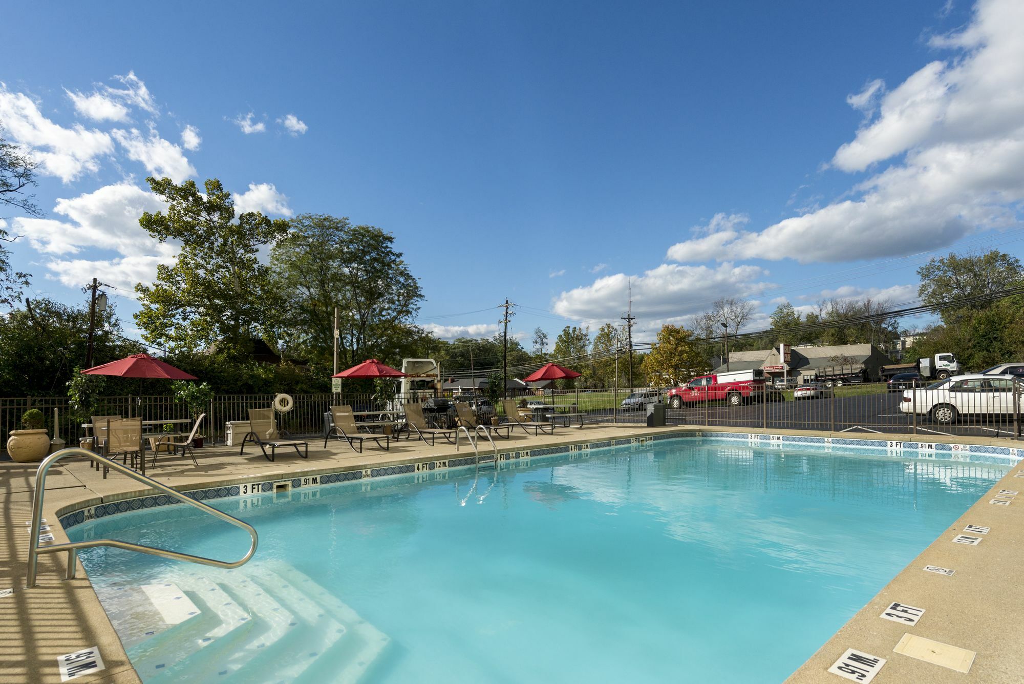 Clarion Hotel Cincinnati North Sharonville Exterior photo